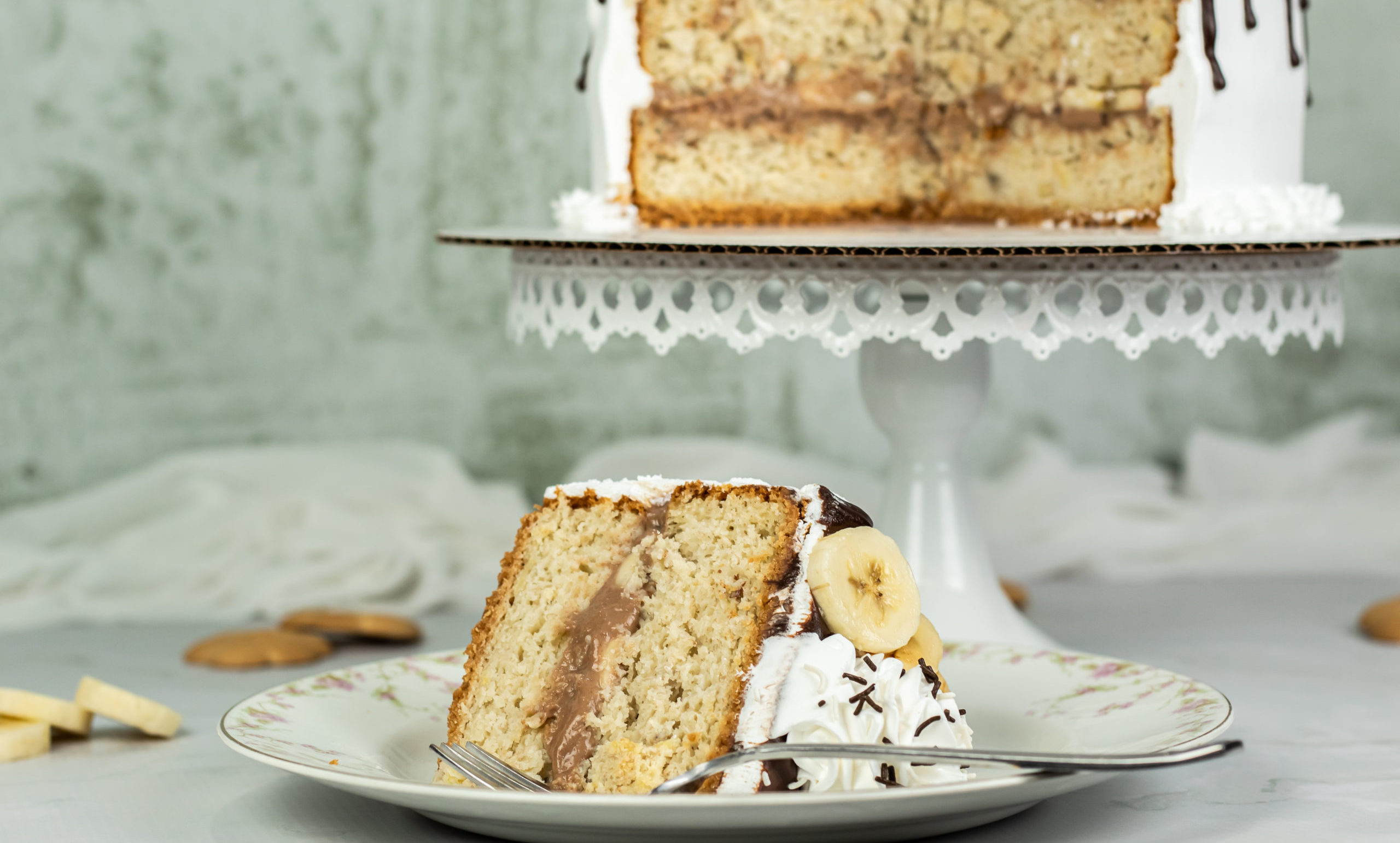 Doctored Up Chocolate Banana Cream Pie Cake Recipe • Baking with Eva